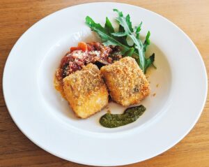 キャビアフィッシュのフライ　夏野菜のカポナータ添えイメージ