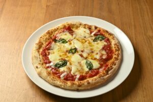 水牛モッツァレラとトマトソースのピザイメージ