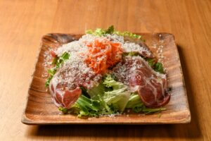 生ハムとチーズのシーザーサラダイメージ
